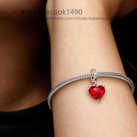 Pandora Disney Mickey & Minnie Mouse Kiss Red Murano Glass Dangle Charm - Picture 4 of 5